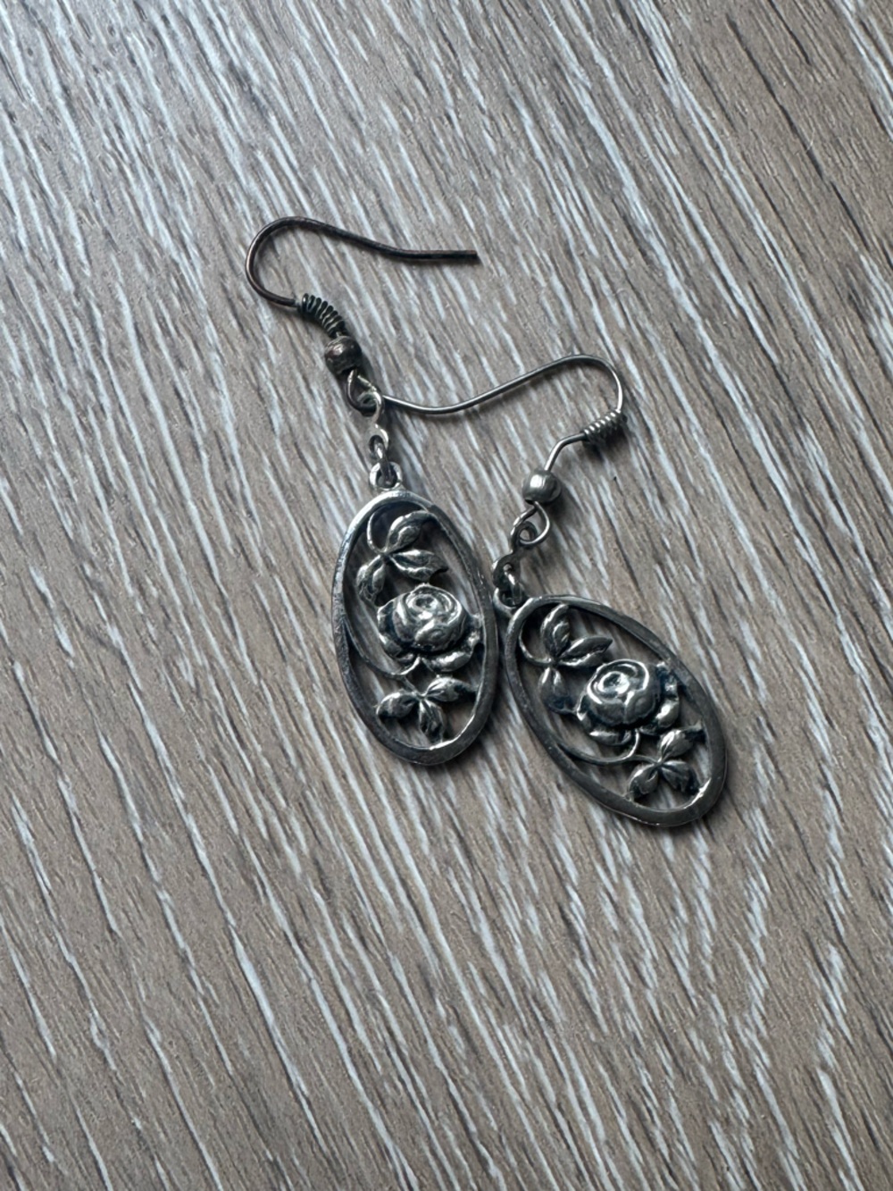 Vintage AVON art deco style floral silver tone dangle earrings